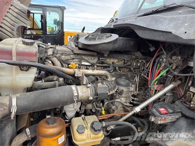 Freightliner Cascadia 125 6x4 Tractocamion con Dormitorio / T/A Nyergesvontatók