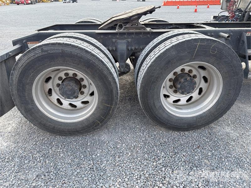 Freightliner Cascadia 125 6x4 Tractocamion con Dormitorio / T/A Тягачі