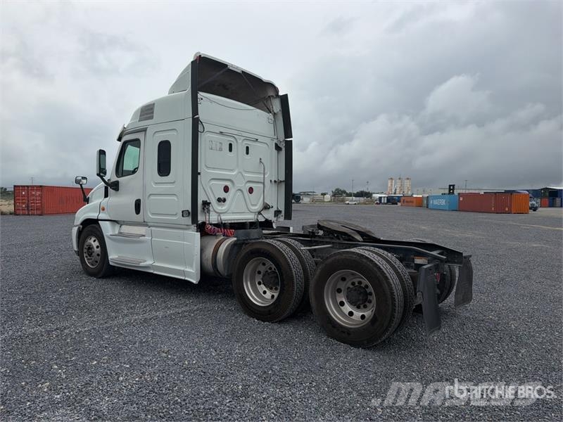 Freightliner Cascadia 125 Sadulveokid