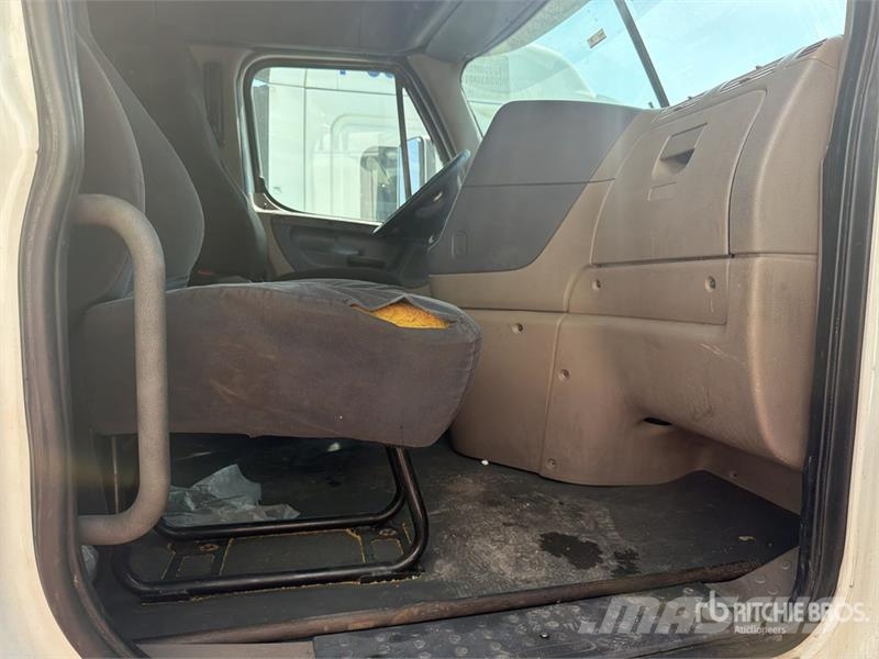 Freightliner Cascadia 125 6x4 Tractocamion con Dormitorio / T/A Cabezas tractoras