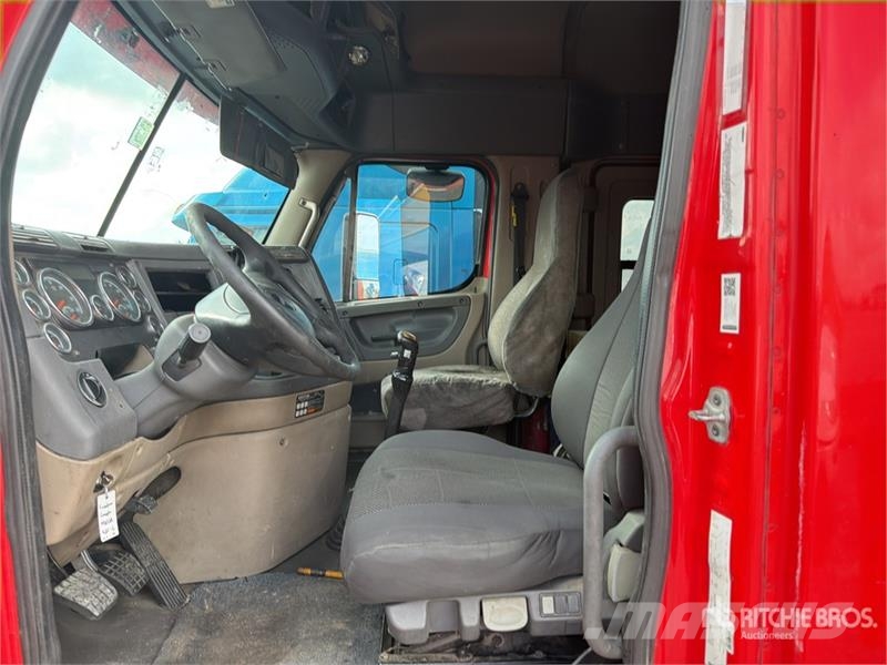 Freightliner Cascadia 125 6x4 Tractocamion con Dormitorio / T/A Naudoti vilkikai