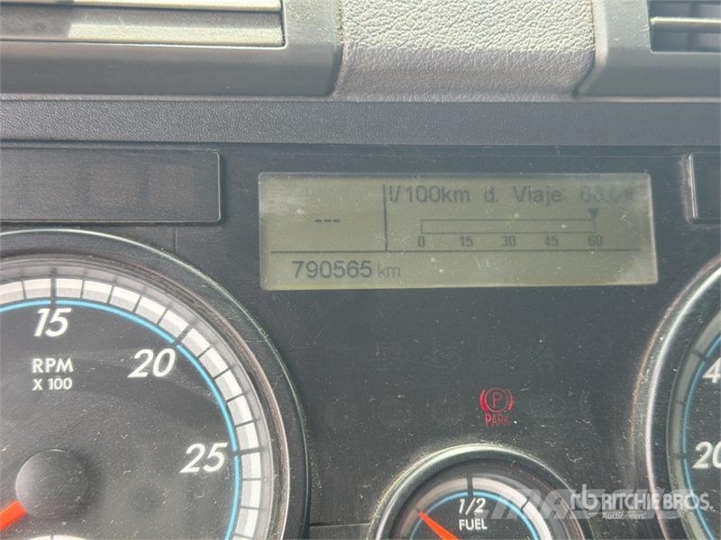 Freightliner Cascadia 125 6x4 Tractocamion con Dormitorio / T/A Влекачи
