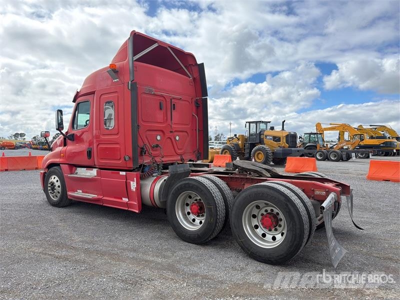 Freightliner Cascadia 125 6x4 Tractocamion con Dormitorio / T/A Tractor Units