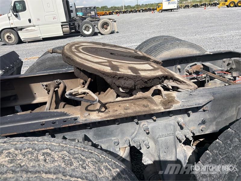 Freightliner Cascadia 6x4 Tractocamion con Dormitorio / T/A Sle Tractor Units