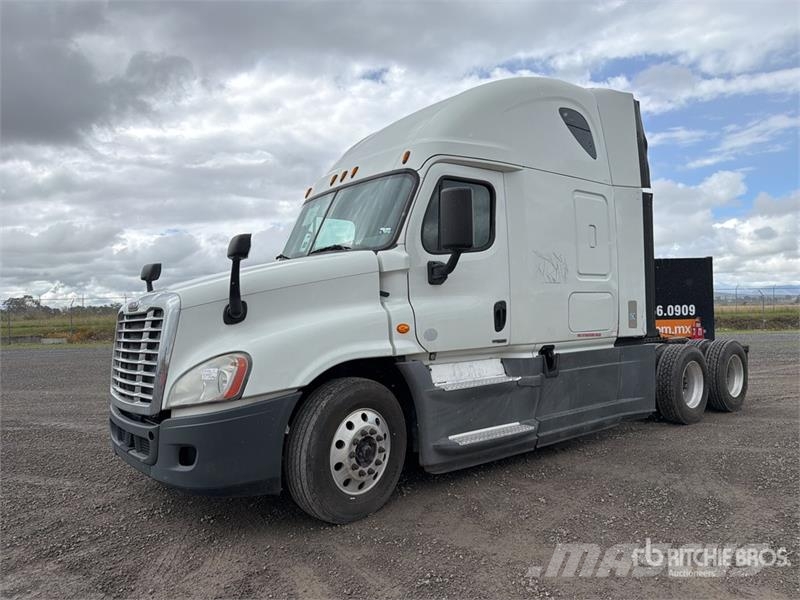 Freightliner Cascadia 125 6x2 Tractocamion con Dormitorio / T/A Sadulveokid