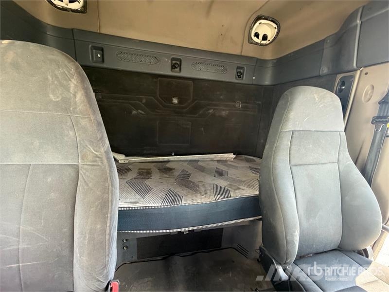 Freightliner Cascadia 125 6x4 Tractocamion con Dormitorio / T/A Cabezas tractoras
