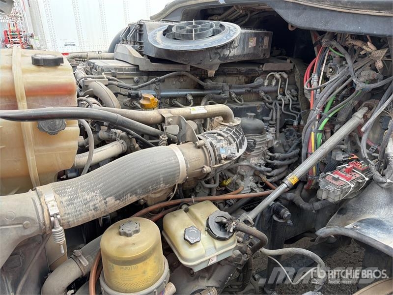 Freightliner Cascadia 125 6x4 Tractocamion con Dormitorio / T/A Cabezas tractoras