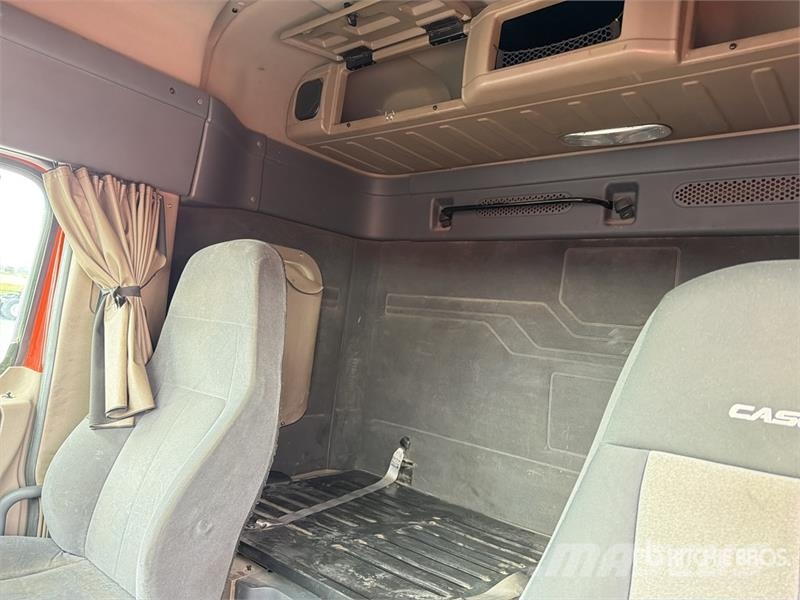 Freightliner Cascadia 125 6x4 Tractocamion con Dormitorio / T/A Nyergesvontatók
