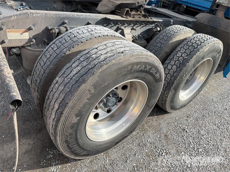 Freightliner Cascadia 125 6x4 Tractocamion con Dormitorio / T/A Nyergesvontatók