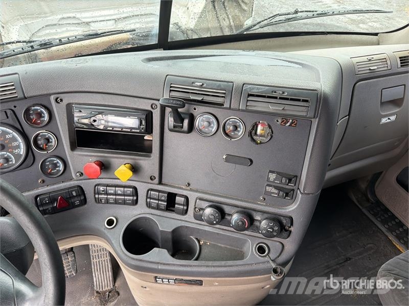 Freightliner Cascadia 125 6x4 Tractocamion con Dormitorio / T/A Traktorske jedinice