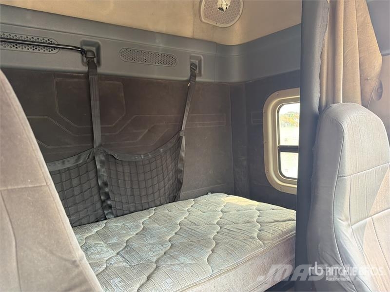 Freightliner Cascadia 125 6x4 Tractocamion con Dormitorio / T/A Тягачі
