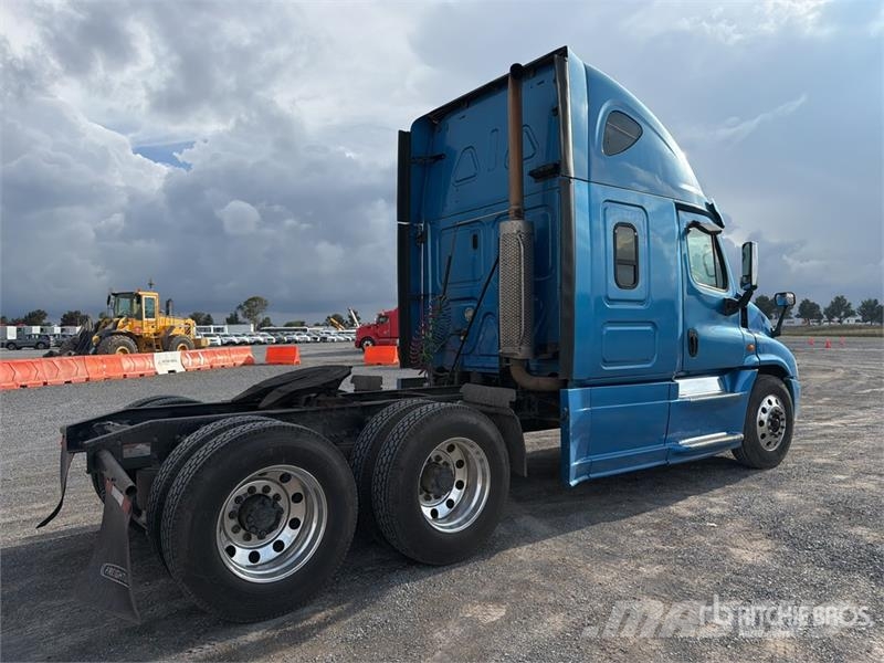 Freightliner Cascadia 125 6x4 Tractocamion con Dormitorio / T/A Sattelzugmaschinen
