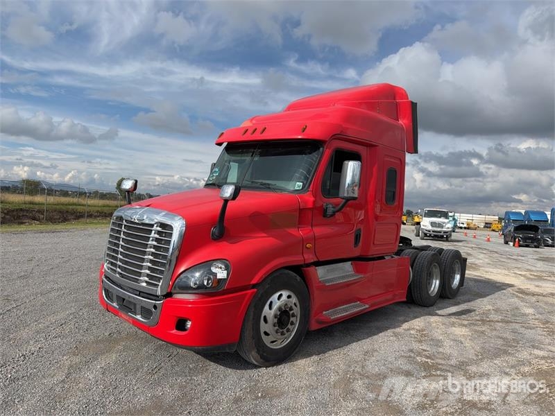 Freightliner Cascadia 125 6x4 Tractocamion con Dormitorio / T/A Naudoti vilkikai