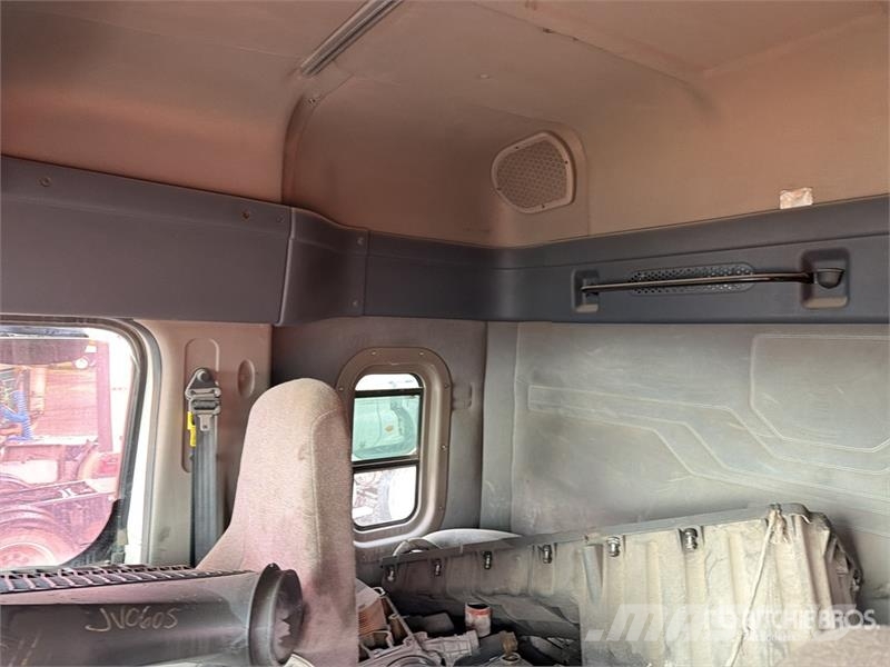 Freightliner Cascadia 125 6x4 Tractocamion con Dormitorio (SOLO Nyergesvontatók