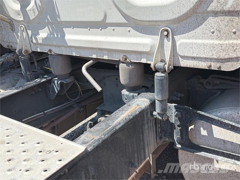 Freightliner Cascadia 126 6x4 Tractocamion con Dormitorio / T/A Tracteur routier