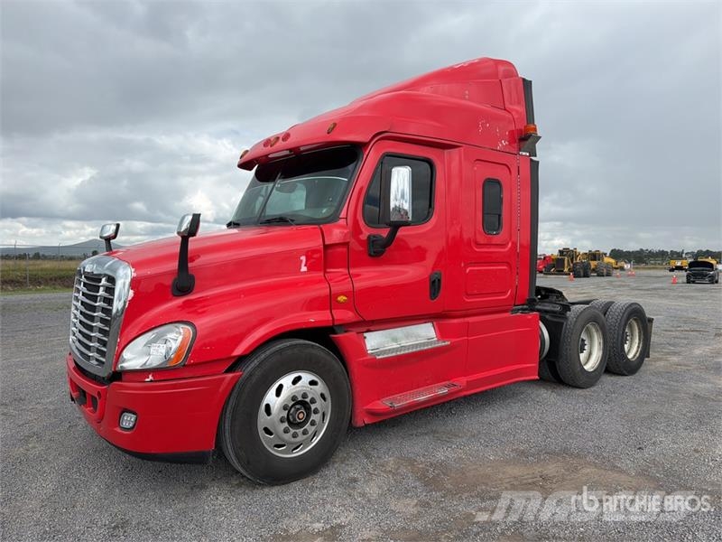 Freightliner Cascadia 125 6x4 Tractocamion con Dormitorio / T/A Sattelzugmaschinen