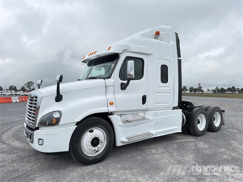 Freightliner Cascadia 125 6x4 Tractocamion con Dormitorio / T/A Naudoti vilkikai