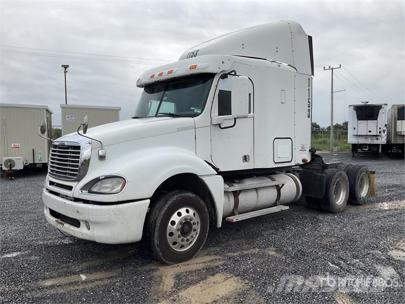 Freightliner CL120 6x4 Tractocamion con Dormitorio / T/A Sleepe Vlačilci