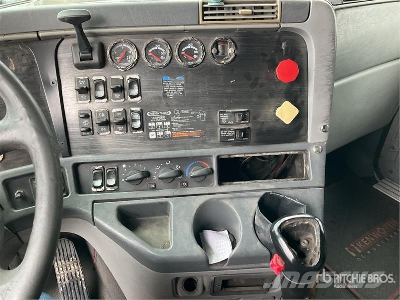 Freightliner CL120 6x4 Tractocamion con Dormitorio / T/A Sleepe Vlačilci