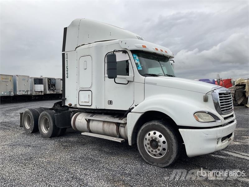 Freightliner CL120 6x4 Tractocamion con Dormitorio / T/A Sleepe Vlačilci