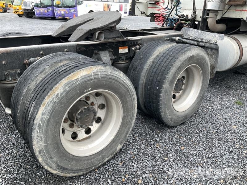 Freightliner CL120 6x4 Tractocamion con Dormitorio / T/A Sleepe Vlačilci