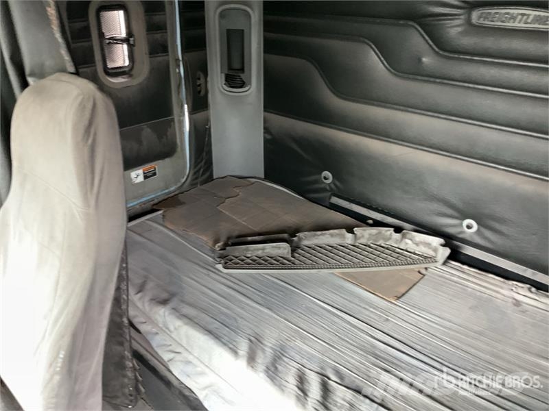 Freightliner CL120 6x4 Tractocamion con Dormitorio / T/A Sleepe Vlačilci