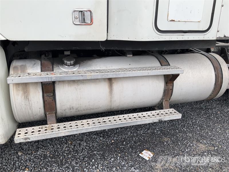 Freightliner CL120 6x4 Tractocamion con Dormitorio / T/A Sleepe Vlačilci