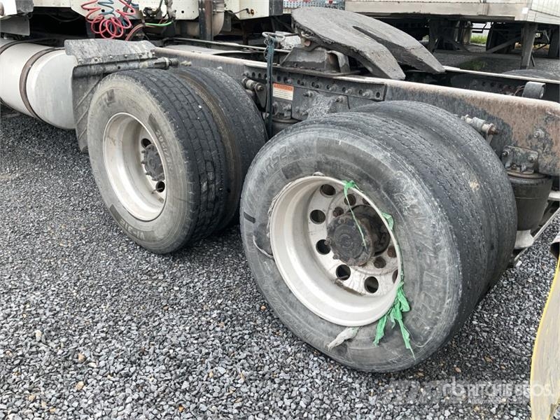 Freightliner CL120 6x4 Tractocamion con Dormitorio / T/A Sleepe Vlačilci