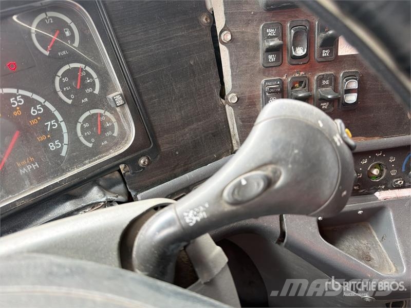 Freightliner Columbia 120 6x4 Tractocamion / T/A Sleeper Truck Sattelzugmaschinen