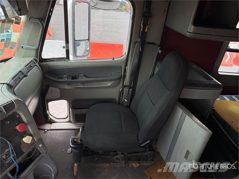Freightliner Columbia 120 6x4 Tractocamion / T/A Sleeper Truck Sattelzugmaschinen
