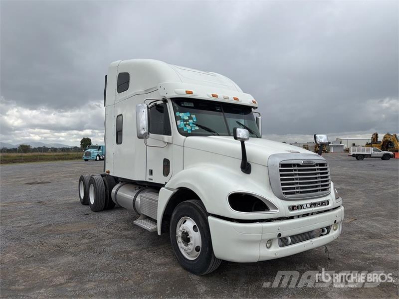 Freightliner Columbia 120 6x4 Tractocamion / T/A Sleeper Truck Sattelzugmaschinen
