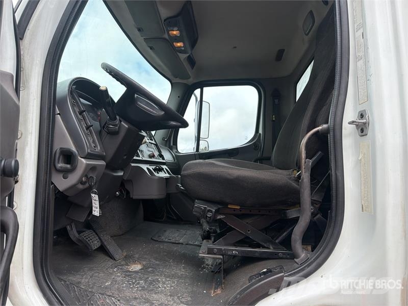 Freightliner M2 106 Camiones de basura