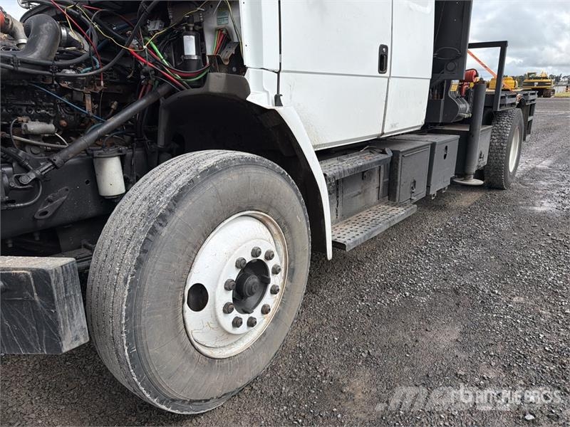 Freightliner PK9501 Knuckle Boom on Freightliner F70 4x2 Extend Kraanaga veokid