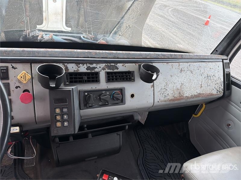 Freightliner PK9501 Knuckle Boom on Freightliner F70 4x2 Extend Kraanaga veokid