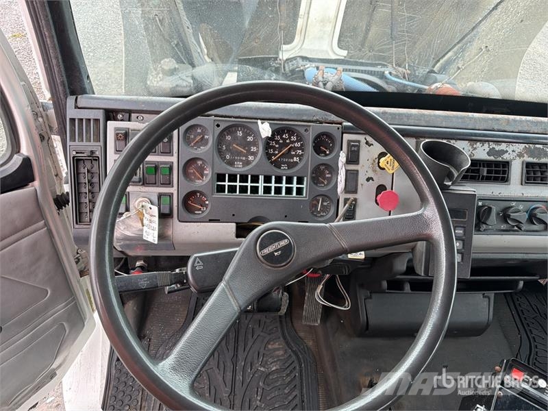 Freightliner PK9501 Knuckle Boom on Freightliner F70 4x2 Extend Kraanaga veokid
