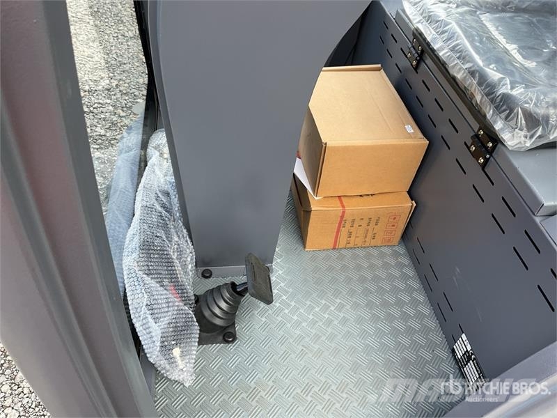  FS X19 Ride-On Electric Barredora (Sin Usar) / Flo Druga oprema za žetev