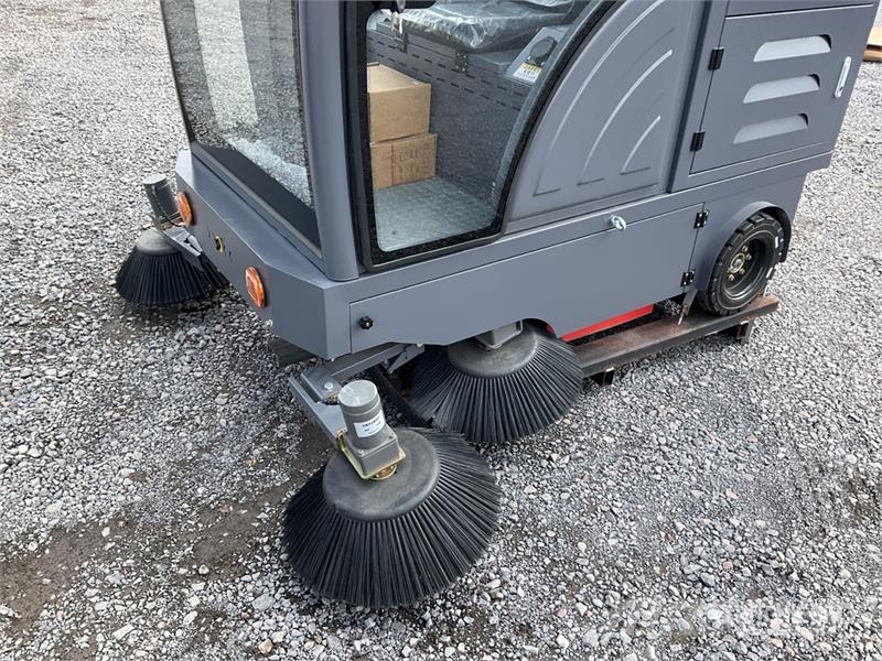  FS X19 Ride-On Electric Barredora (Sin Usar) / Flo Druga oprema za žetev