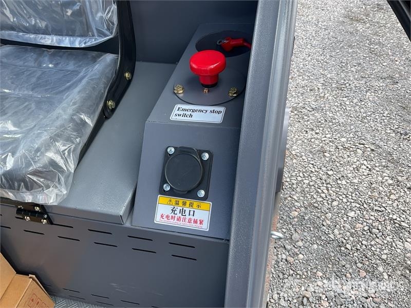  FS X19 Ride-On Electric Barredora (Sin Usar) / Flo Druga oprema za žetev