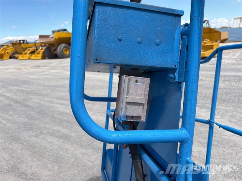 Genie Z45/25JRT 2WD Dual Fuel Elevador Articulado / Arti Karos emelők