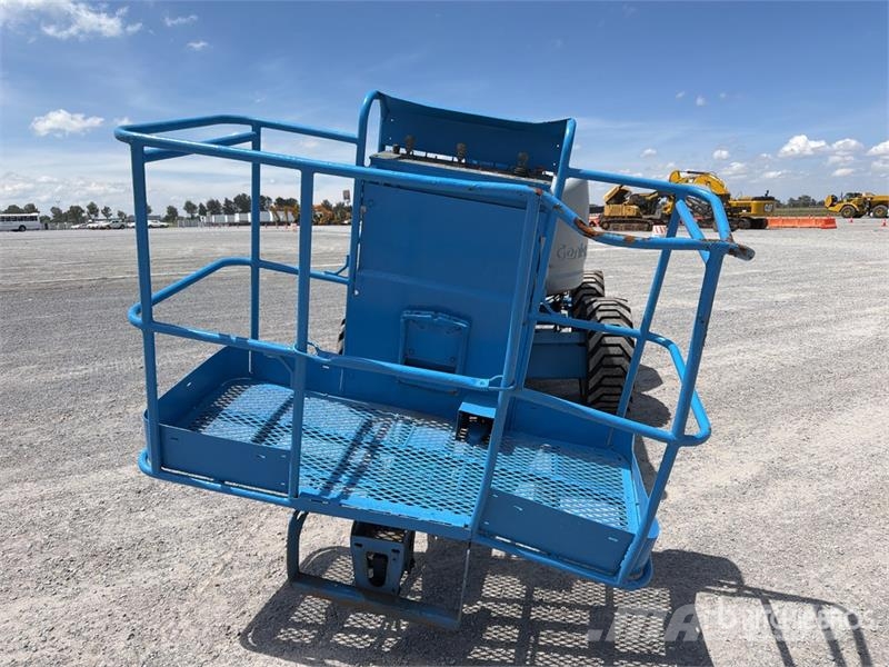 Genie Z45/25JRT 2WD Dual Fuel Elevador Articulado / Arti Karos emelők