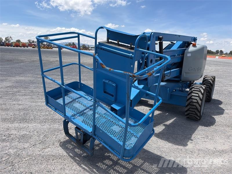 Genie Z45/25JRT 2WD Dual Fuel Elevador Articulado / Arti Karos emelők
