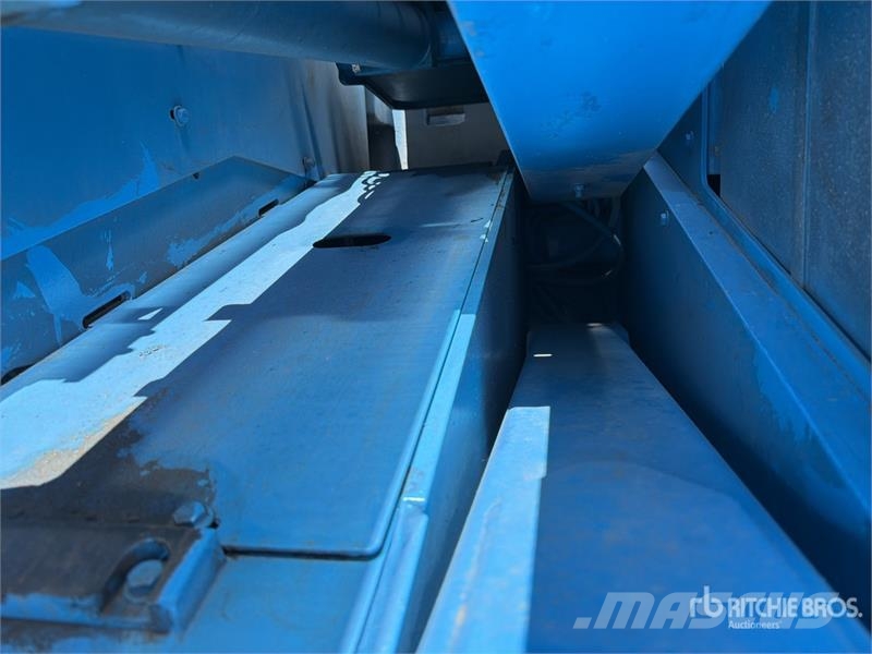 Genie Z45/25JRT 2WD Dual Fuel Elevador Articulado / Arti Karos emelők