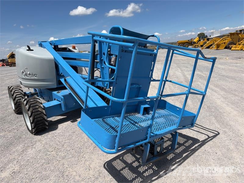 Genie Z45/25JRT 2WD Dual Fuel Elevador Articulado / Arti Karos emelők