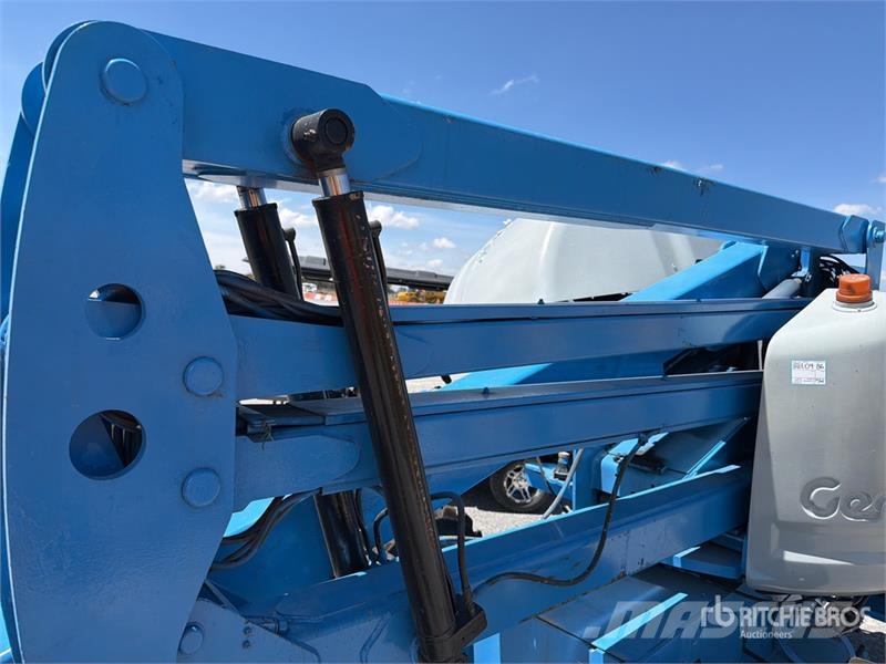 Genie Z45/25JRT 2WD Dual Fuel Elevador Articulado / Arti Karos emelők