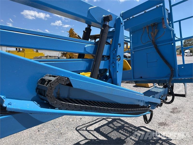 Genie Z45/25JRT 2WD Dual Fuel Elevador Articulado / Arti Karos emelők