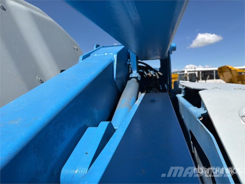Genie Z45/25JRT 2WD Dual Fuel Elevador Articulado / Arti Karos emelők