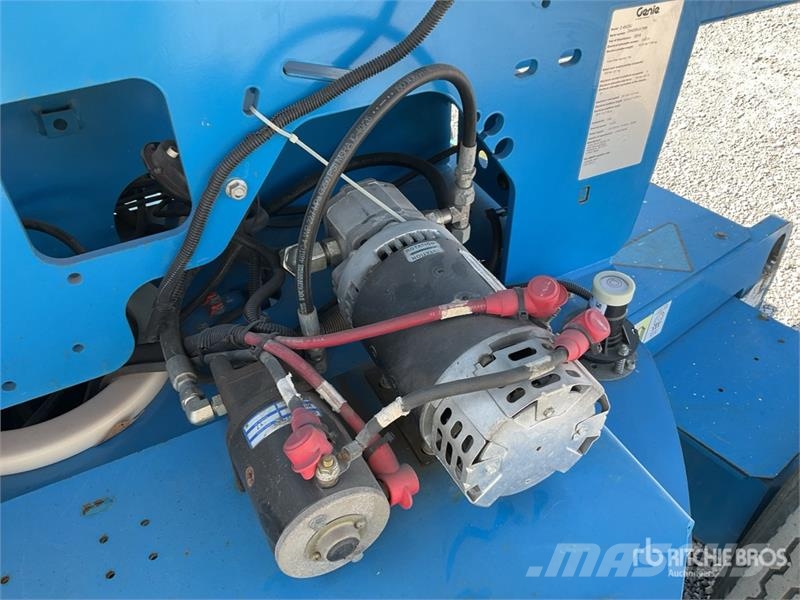 Genie Z4525J 2WD Electric Elevador Articulado / Articula Articulated boom lifts