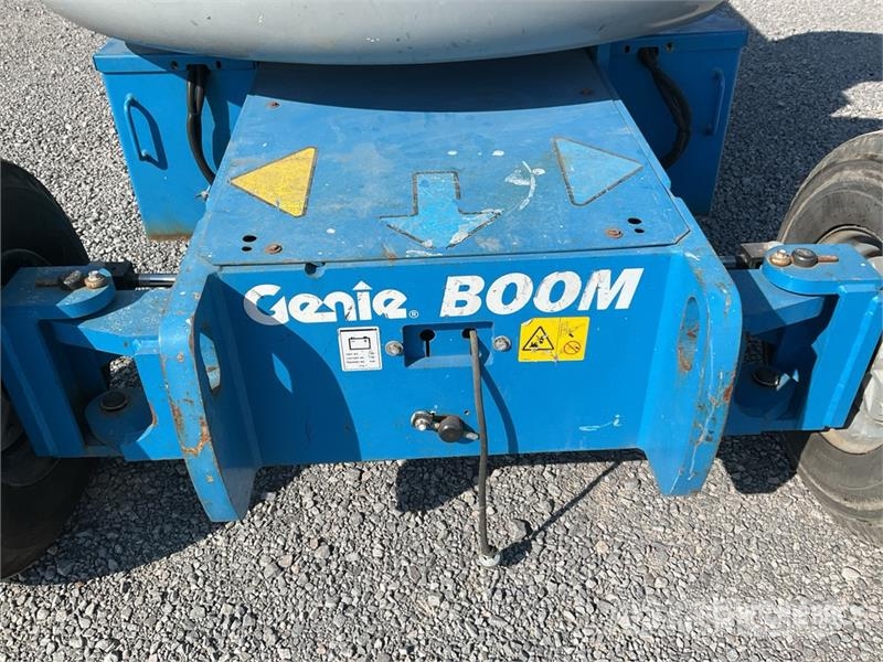 Genie Z4525J 2WD Electric Elevador Articulado / Articula Articulated boom lifts