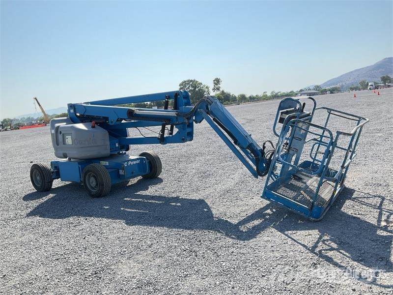 Genie Z4525J 2WD Electric Elevador Articulado / Articula Articulated boom lifts