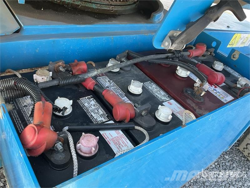 Genie Z4525J 2WD Electric Elevador Articulado / Articula Articulated boom lifts